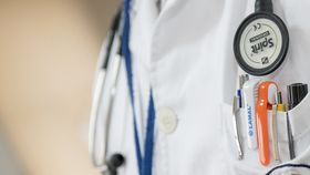 Patru medici de la Institutul Marius Nasta, reținuți pentru luare de mită! Anchetatorii au descoperit sume de ordinul zecilor de mii de euro